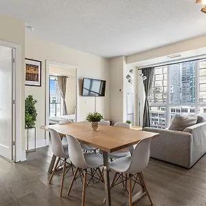 3 Bedroom Beside Cn Tower With Parking Downtown , Toronto Canada